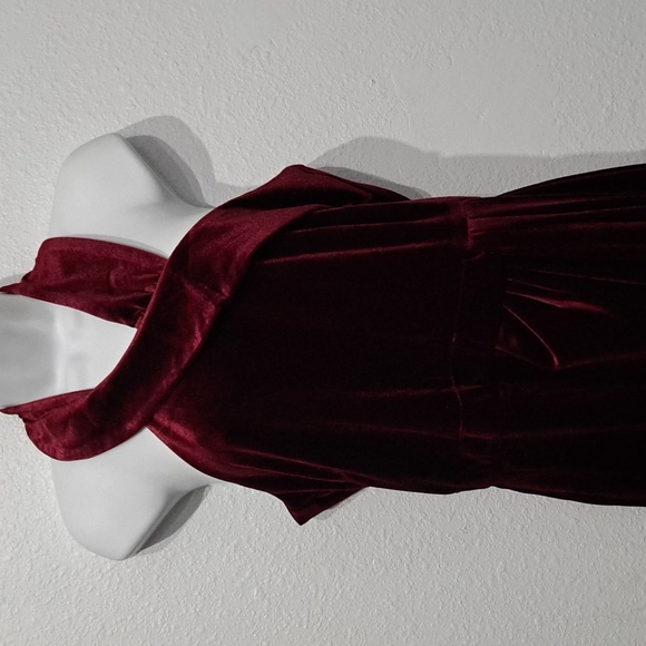 Belle Badgley MischkaJade Velvet Halter Neck Dress - Picture 5 of 8